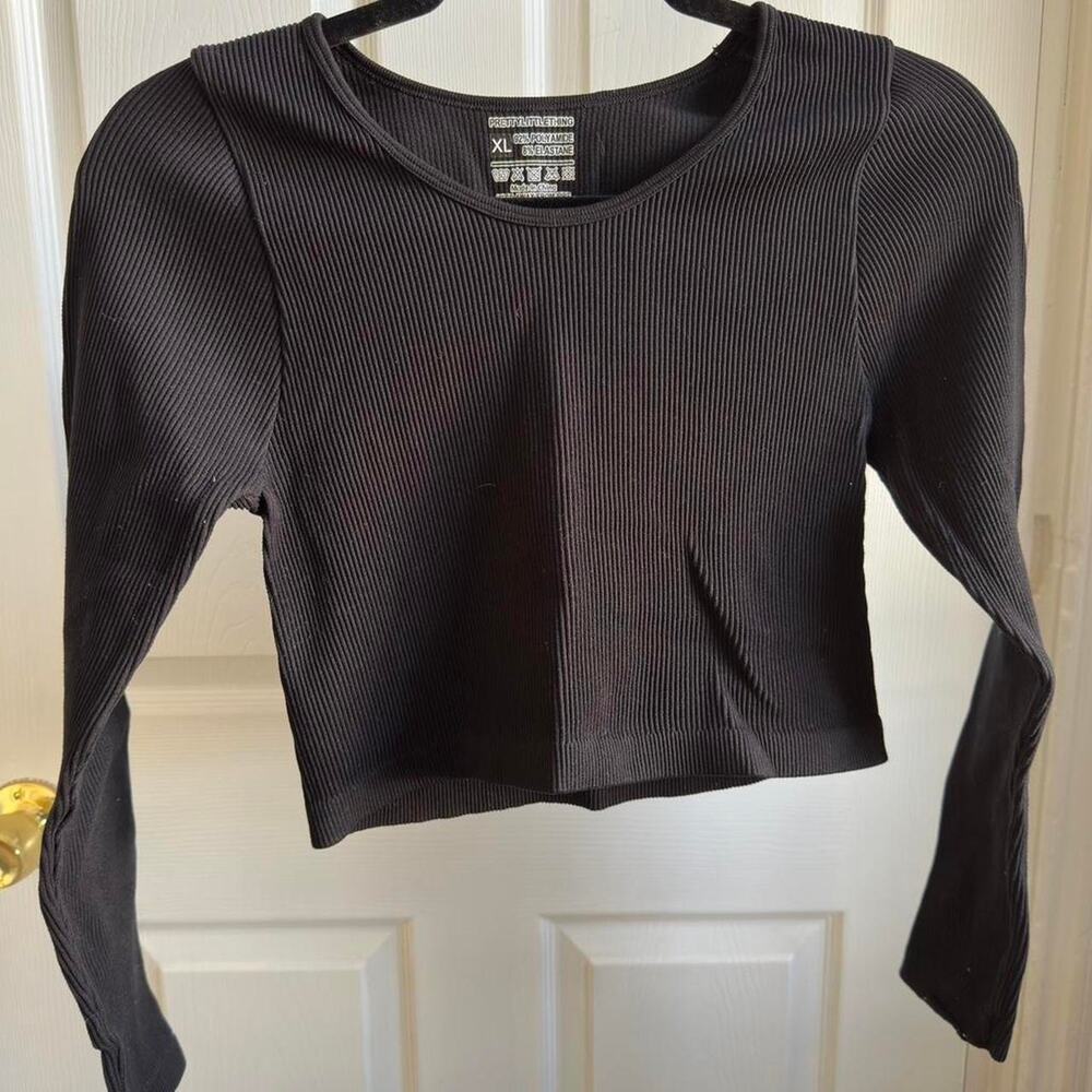 Pretty Little Thing black long sleeve crop top Size XL